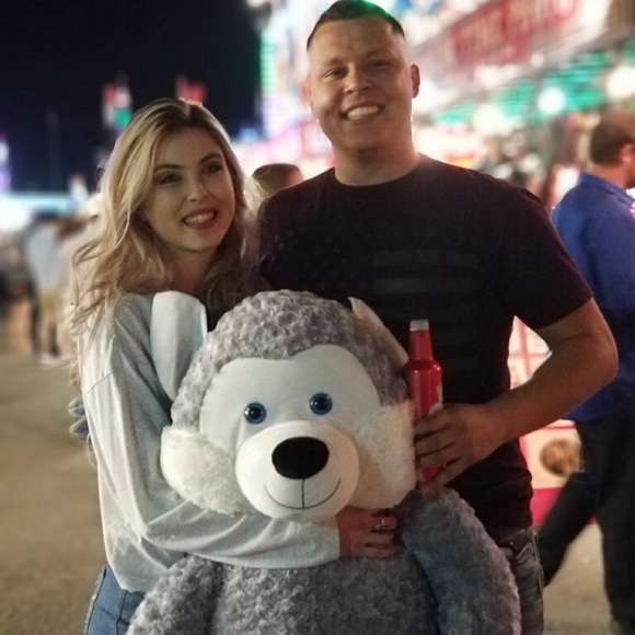 Meet your Posher, Kendall - Picture 1 of 1